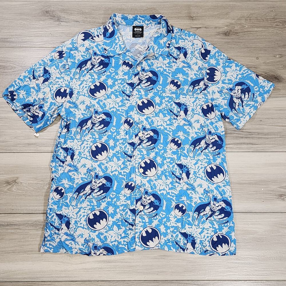 Batman Shirt Men's Medium Blue Short Sleeve Button Up